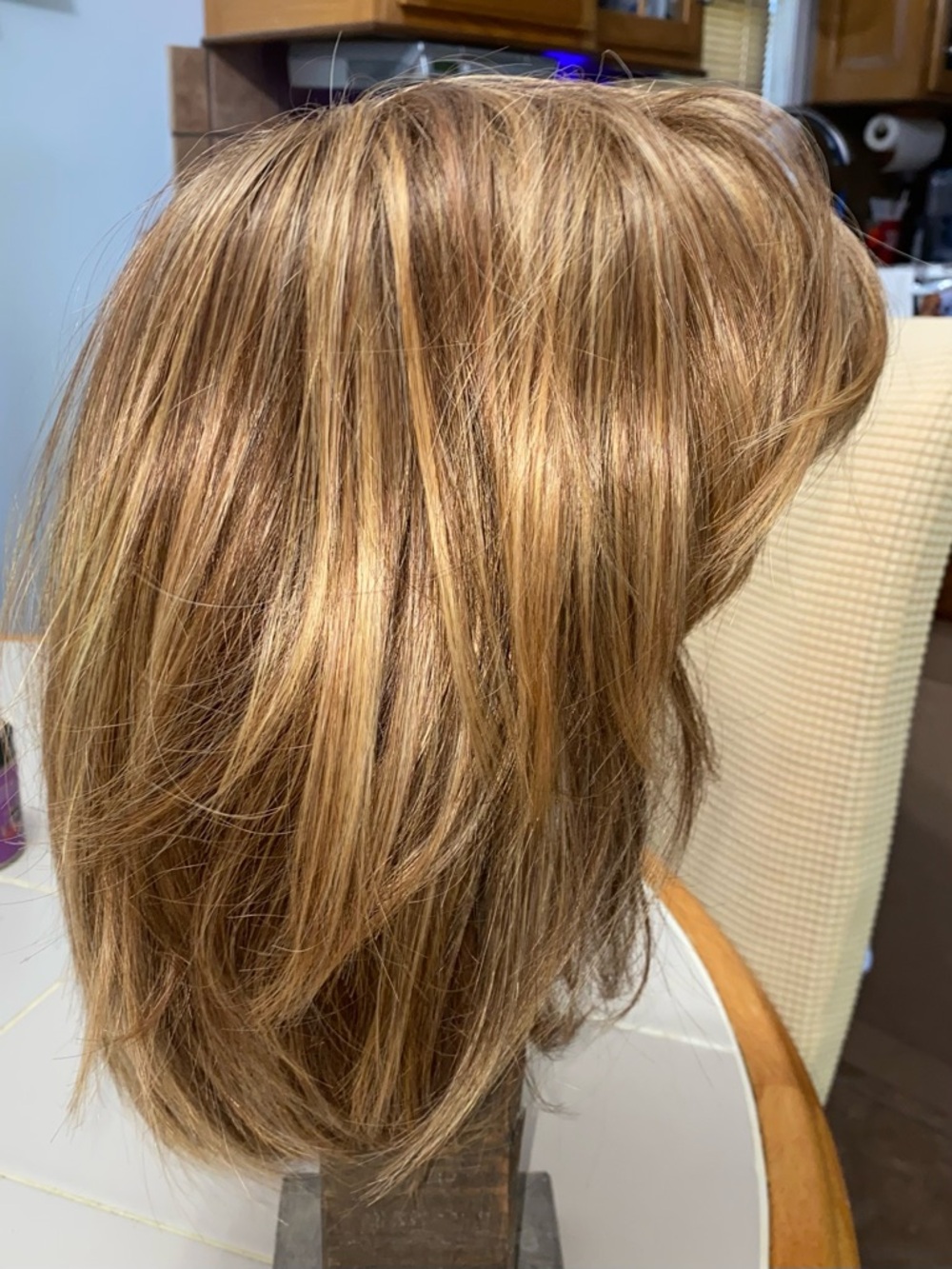 Womens shoulder length wig - Picture 2 of 5